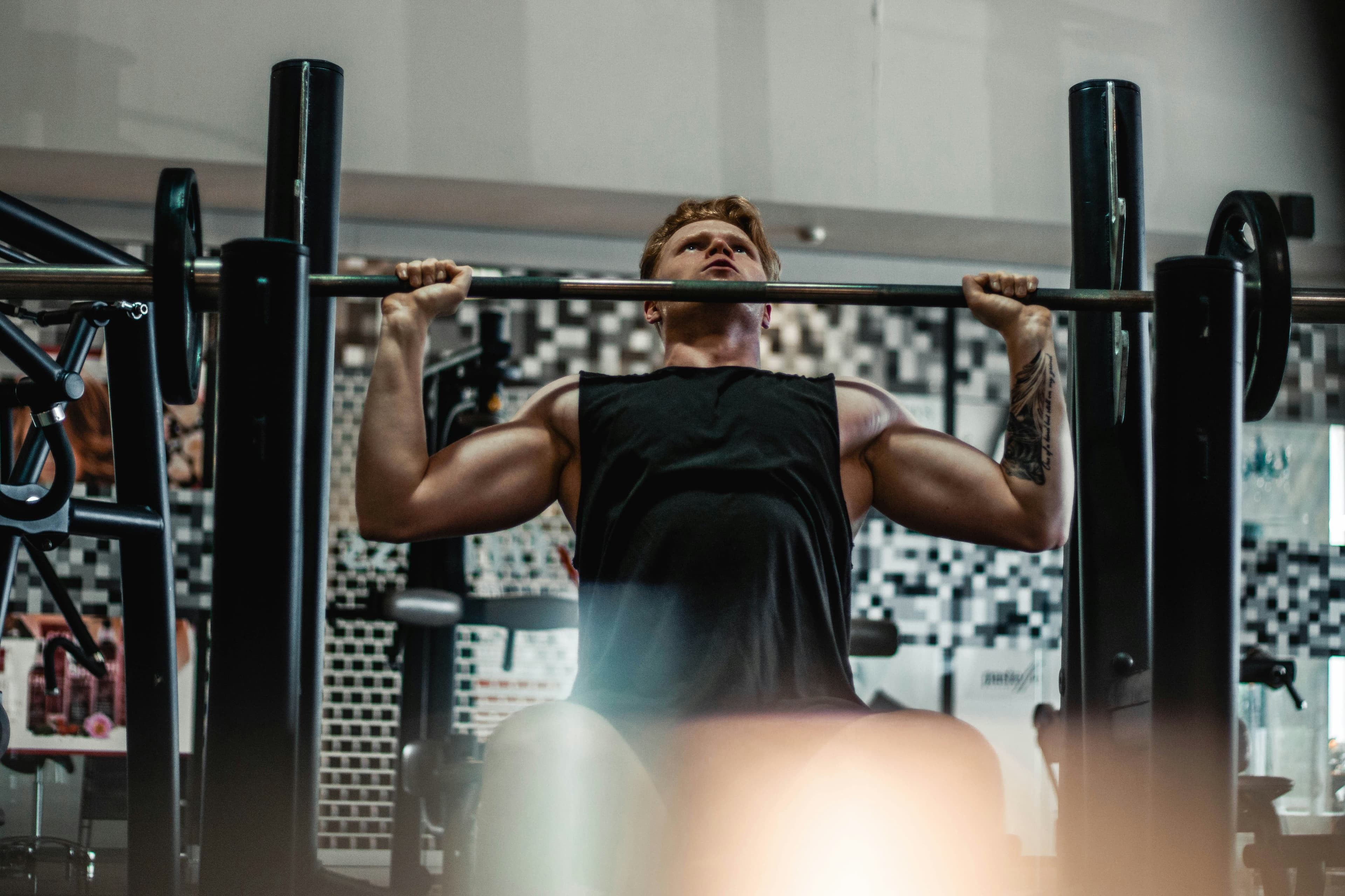 Les 8 meilleurs exercices pectoraux pour prendre du volume (classement 2025)